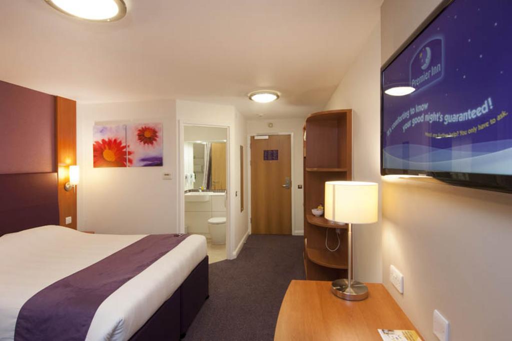 Premier Inn Bournemouth East Bagian luar foto